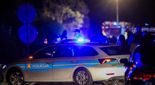 17.10.2023., Prugovo - Dvije su osobe poginule, a jedna je ozlijedjena u Prugovu gdje su se u utorak navecer sudarila dva osobna automobila i kombi. Photo: Zvonimir Barisin/PIXSELL
