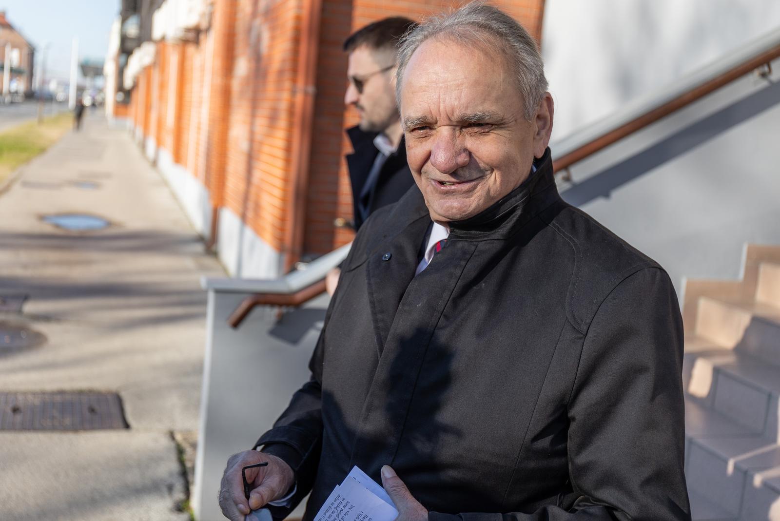 18.12.2023., Osijek - Branimir Glavas sazvao konferenciju za medije ispred zgrade PU osjecko baranjske zupanije prije ulaska na razgovor jer ga Vladimir Seks tereti za kazneno djelo prijetnja ubojstvom. Photo: Davor Javorovic/PIXSELL