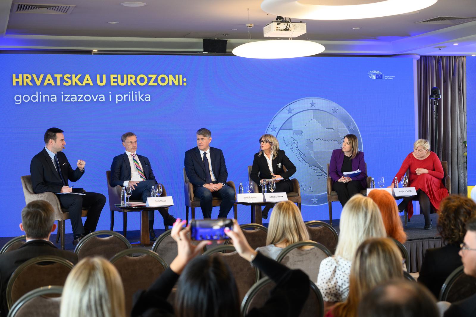 18.12.2023., Zagreb - Konferencija "Desetljece zasluzenih prilika i izazovi koji dolaze" u organizaciji Ureda Europskog parlamenta u Hrvatskoj odrzano je u Hotelu Westin. Panel - Hrvatska u Eurozoni, godina izazova i prilika. guverner Hrvatske narodne banke Boris Vujcic, Suncana Glavak, Boris Lalovac, Ana Zoric, Marijana Ivanov. Photo: Davor Puklavec/PIXSELL