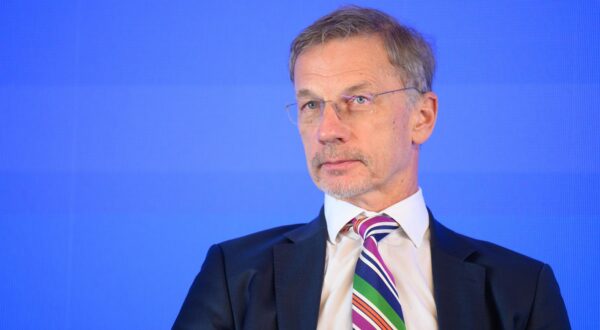 18.12.2023., Zagreb - Konferencija "Desetljece zasluzenih prilika i izazovi koji dolaze" u organizaciji Ureda Europskog parlamenta u Hrvatskoj odrzano je u Hotelu Westin. Panel - Hrvatska u Eurozoni, godina izazova i prilika. guverner Hrvatske narodne banke Boris Vujcic. Photo: Davor Puklavec/PIXSELL