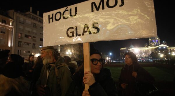 18, December, 2023, Belgrade - In front of the headquarters of the Republic Election Commission in Kralja Milan Street, a protest organized by the coalition "Serbia against violence" is underway due to the "stealing of the citizens' electoral will". Photo: Milos Tesic/ATAImages

18, decembar, 2023, Beograd - Ispred sedista Republicke izborne komisije u Ulici kralja Milana u toku je protest koji je organizovala koalicija "Srbija protiv nasilja" zbog "kradje izborne volje gradjana". Photo: Milos Tesic/ATAImages Photo: Milos Tesic/ATAImages/PIXSELL