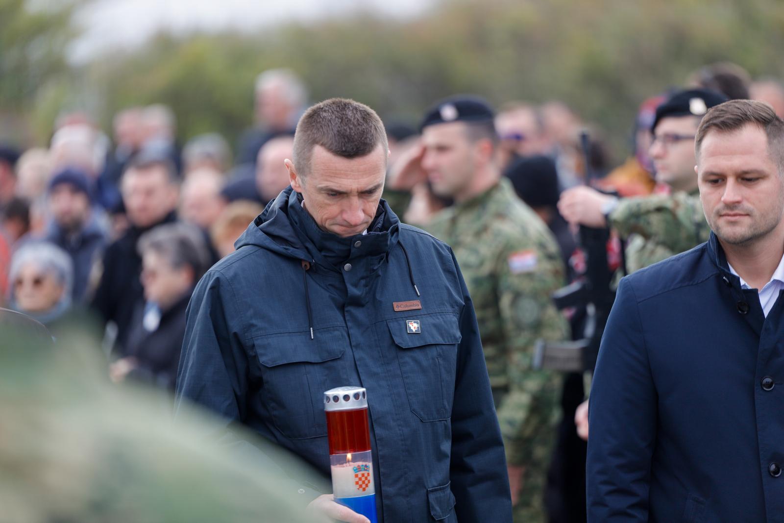 19.11.2023., Vukovar - Udruga roditelja i obitelji zarobljenih i nasilno odvedenih hrvatskih branitelja "Vukovarske majke" organizirala je prigodni program i polaganje vijenaca ispred ostataka negdasnje ratne bolnice i sklonista Borovo commerca. Potom je kolona sjecanja krenula Kriznim putem od Ulice Blage Zadre, Trpinjskom cestom do crkve Gospe Fatimske. Ivan Penava. Photo: Borna Jaksic/PIXSELL