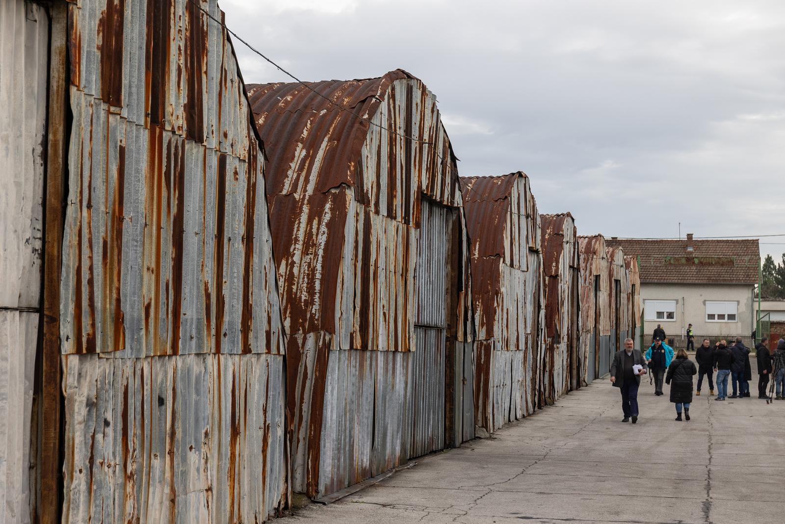 20.11.2023., Vukovar - U organizaciji Hrvatskog drustva logorasa srpskih koncentracijskih logora, Ogranka grada Vukovara polaganje vijenaca kod spomen-ploče Veleprometa. Photo: Davor Javorovic/PIXSELL