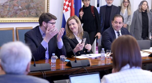 20.12.2023., Zagreb - U Saboru je pocela sjednica Odbora za informiranje, informatizaciju i medije na kojoj se raspravlja o izvjescu o oglasavanju usluga i aktivnosti javnih i drzavnih tijela te drzavnih tvrtki u medijskom prostoru za 2022. i 2023. godinu.
 Photo: Patrik Macek/PIXSELL