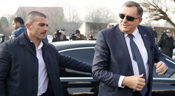 20.12.2023., Sarajevo, Bosna i Hercegovina - Milorad Dodik zajedno sa svojim pristalicama stigao je na novo rociste u zgradu Suda BiH. Photo: Armin Durgut/PIXSELL
