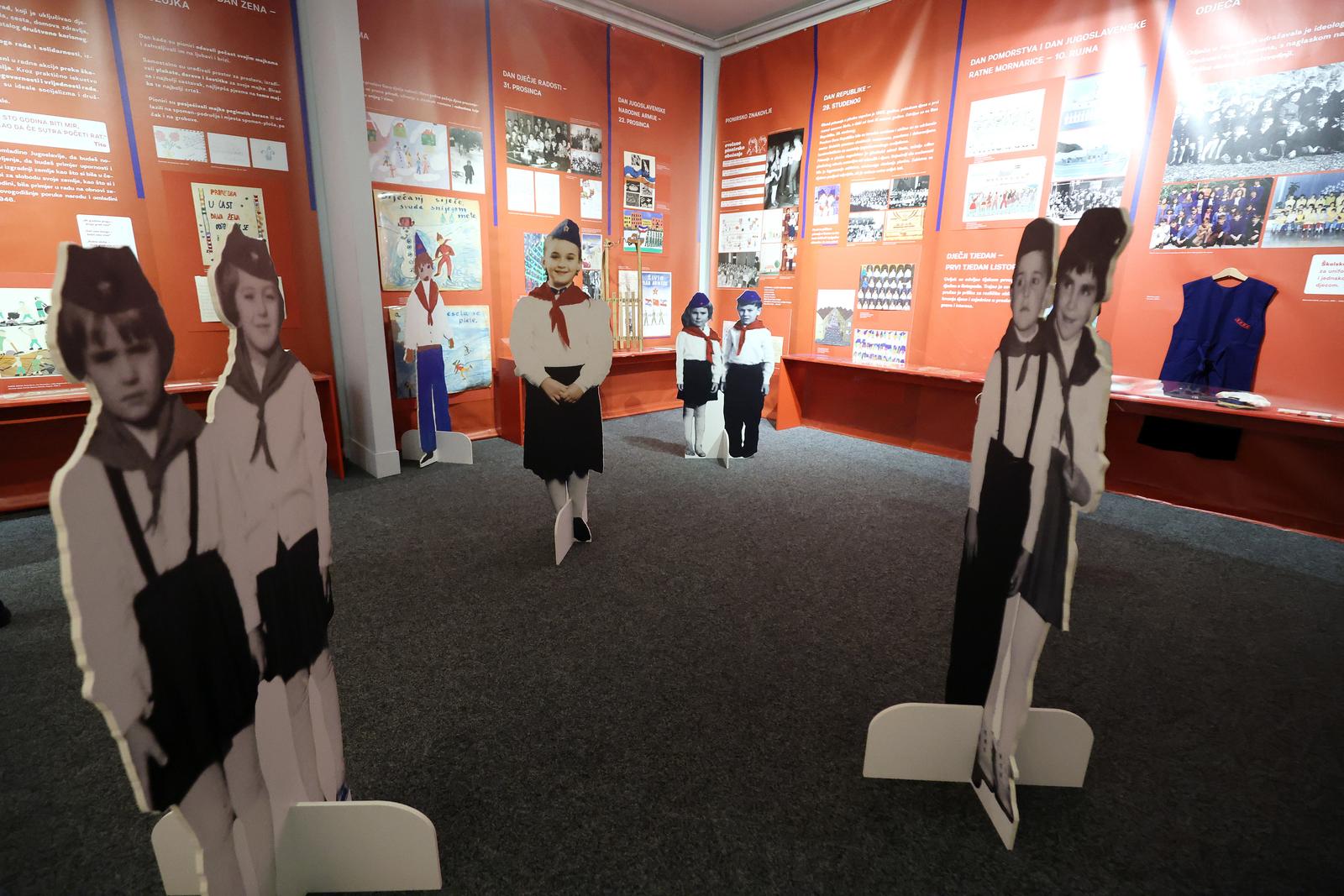 20.12.2023., Zagreb - Galerija muzeja „Skolica za 5“. Otvorenje izlozbe „Pioniri maleni - Crtice iz zivota pionira kroz zbirke Hrvatskoga skolskog muzeja“.  Izlozba „Pioniri maleni“, autorice Kristine Gveric, kojom se po prvi puta detaljnije istrazuje dio muzejskog fundusa vezanog za razdoblje jugoslavenskog socijalizma kroz prizmu ucenickih radova. Photo: Sanjin Strukic/PIXSELL