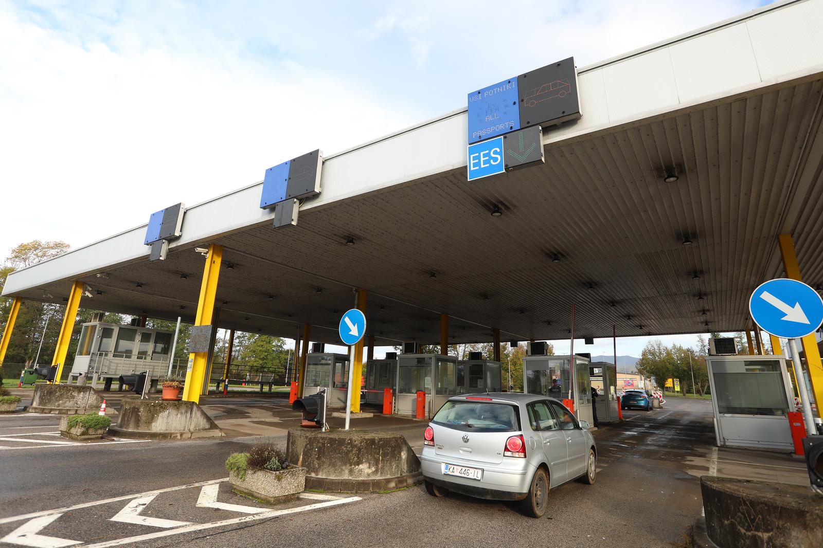 21.10.2023., Zakanje -  Slovenija je ponovno uvela kontrole na granici s Hrvatskom. Granicna policija na prijelazu Jurovski Brod - Metlika kontrolira putnike i za sada se ne stvaraju guzve na granici. Photo: Kristina Stedul Fabac/PIXSELL