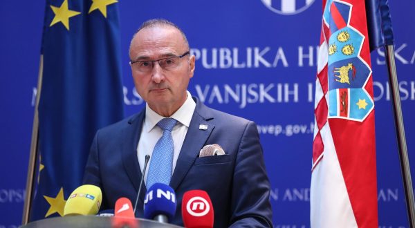 21.11.2023., Zagreb - Ministar vanjskih i europskih poslova Gordan Grlic Radman dao je izjavu za medije. Photo: Matija Habljak/PIXSELL