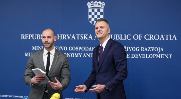 21.12.2023., Zagreb - Primopredaja duznosti ministra gospodarstva i odrzivog razvoja. Hrvoje Bujanovic i Damir Habijana. Photo: Matija Habljak/PIXSELL
