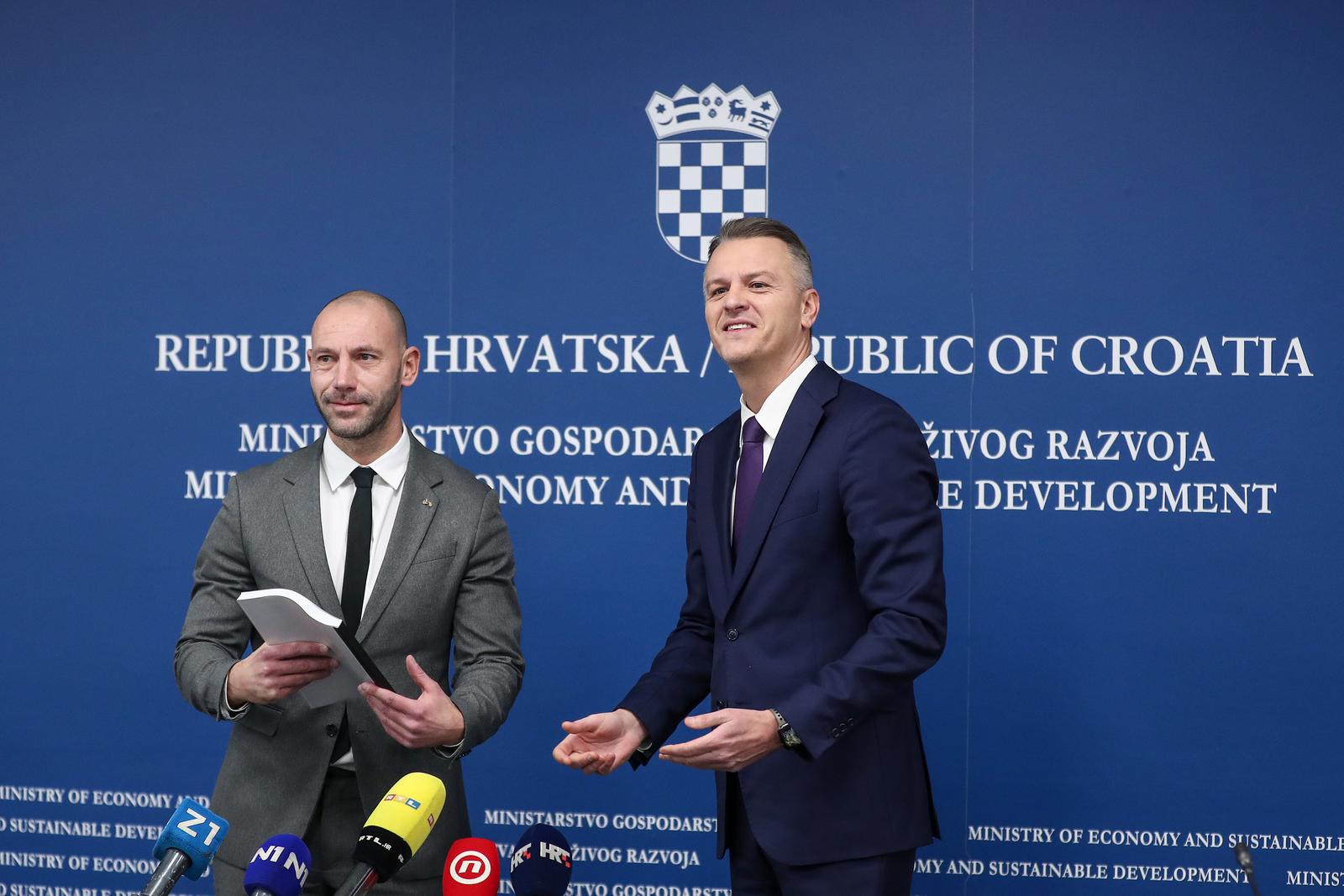 21.12.2023., Zagreb - Primopredaja duznosti ministra gospodarstva i odrzivog razvoja. Hrvoje Bujanovic i Damir Habijana. Photo: Matija Habljak/PIXSELL