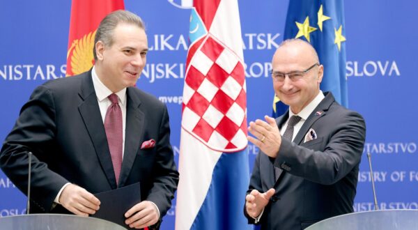 21.12.2023., Zagreb - Ministar vanjskih i europskih poslova Gordan Grlic Radman u Vladi RH sastao se danas s ministrom vanjskih poslova Crne Gore Filipom Ivanovicem. 
Nakon sastanka ministri su dali izjave za medije. Photo: Patrik Macek/PIXSELL