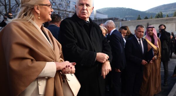 21.12.2023., Mostar, Bosna i Hercegovina - Uz prisutnost velikog broja domacih i stranih uzvanica svecano je otvorena Klinika za djecje bolesti Sveucilisne bolnice. Mostarsko-duvanjski biskup Palic je blagoslovio, a vrpcu su prerezali celni covjek HDZ-a BiH Dragan Covic i ministar zdravstva Republike Hrvatske, Vili Beros.  Photo: Denis Kapetanovic/PIXSELL
