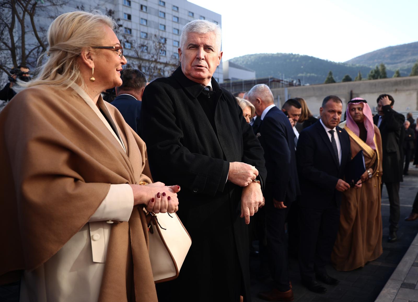 21.12.2023., Mostar, Bosna i Hercegovina - Uz prisutnost velikog broja domacih i stranih uzvanica svecano je otvorena Klinika za djecje bolesti Sveucilisne bolnice. Mostarsko-duvanjski biskup Palic je blagoslovio, a vrpcu su prerezali celni covjek HDZ-a BiH Dragan Covic i ministar zdravstva Republike Hrvatske, Vili Beros.  Photo: Denis Kapetanovic/PIXSELL