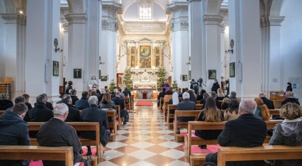 22.12.2021., Katedrala, Dubrovnik - Primanje u povodu Bozica i bozicnih blagdana u organizaciji Dubrovacke biskupije odrzalo se u katedrali Gospe Velike u Dubrovniku uz cestitanje i druzenje ispred Biskupske palace. Ujedno ovo je i oprostaj nadbiskupa Mate Uzinica od Dubrovacke biskupije i grada Dubrovnika.
Photo: Grgo Jelavic/PIXSELL Photo: Grgo Jelavic/PIXSELL