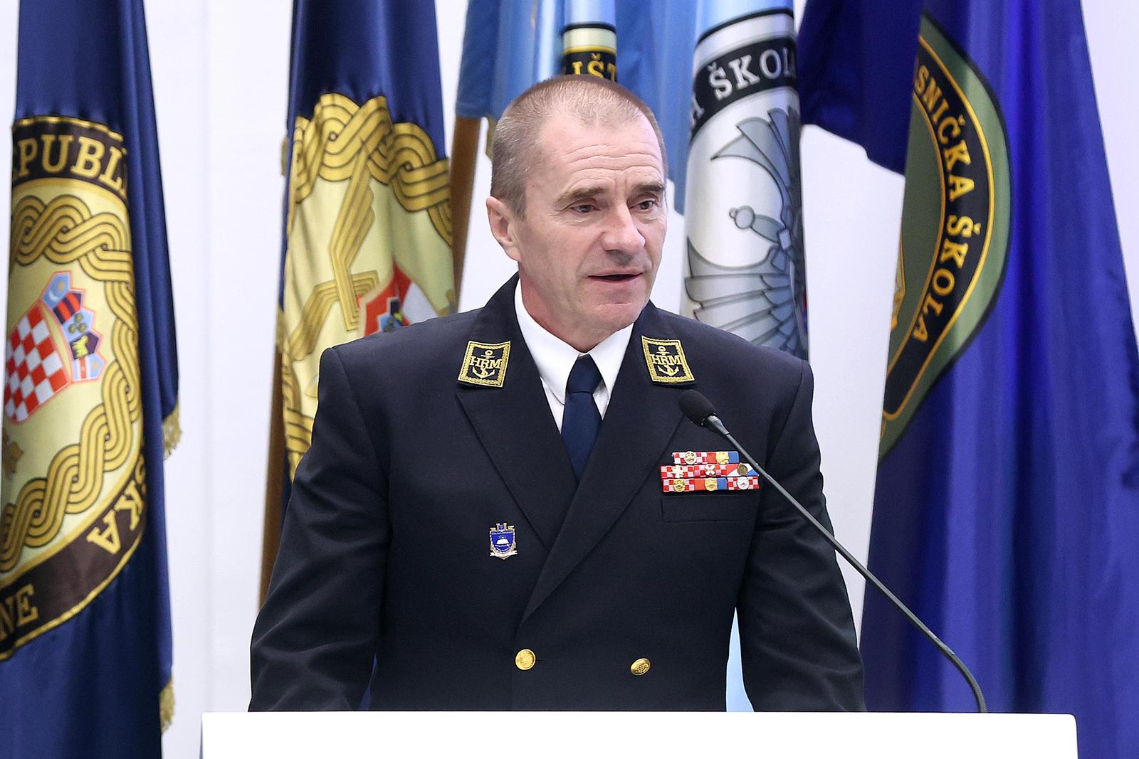 23.11.2023., Hrvatsko vojno uciliste Dr. Franjo Tudjman, Zagreb - Predsjednik Republike Hrvatske Zoran Milanovic i vrhovni zapovjednik Oruzanih snaga Republike Hrvatske i potpredsjednik Vlade RH i ministar obrane Ivan Anusic sudjelovali su na promociji novih casnika Oruzanih snaga Republike Hrvatske i dodjeli prvih casnickih cinova zdravstvene sluzbe na Hrvatskom vojnom ucilistu Dr. Franjo Tudjman. Novi ministar i predsjednik po prvi puta su se sreli i rukovali. Robert Hranj.  Photo: Goran Stanzl/PIXSELL