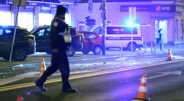 24.12.2023., Zagreb -  U Ilici kod kucnog broja 308 doslo je do prometne nesrece. Policijski sluzbenici obavljaju ocevid nakon prometne nesrece u kojoj su sudjelovali osobni automobil i motocikl. Smrtno je stradao vozac motocikla.  Photo: Sanjin Strukic/PIXSELL