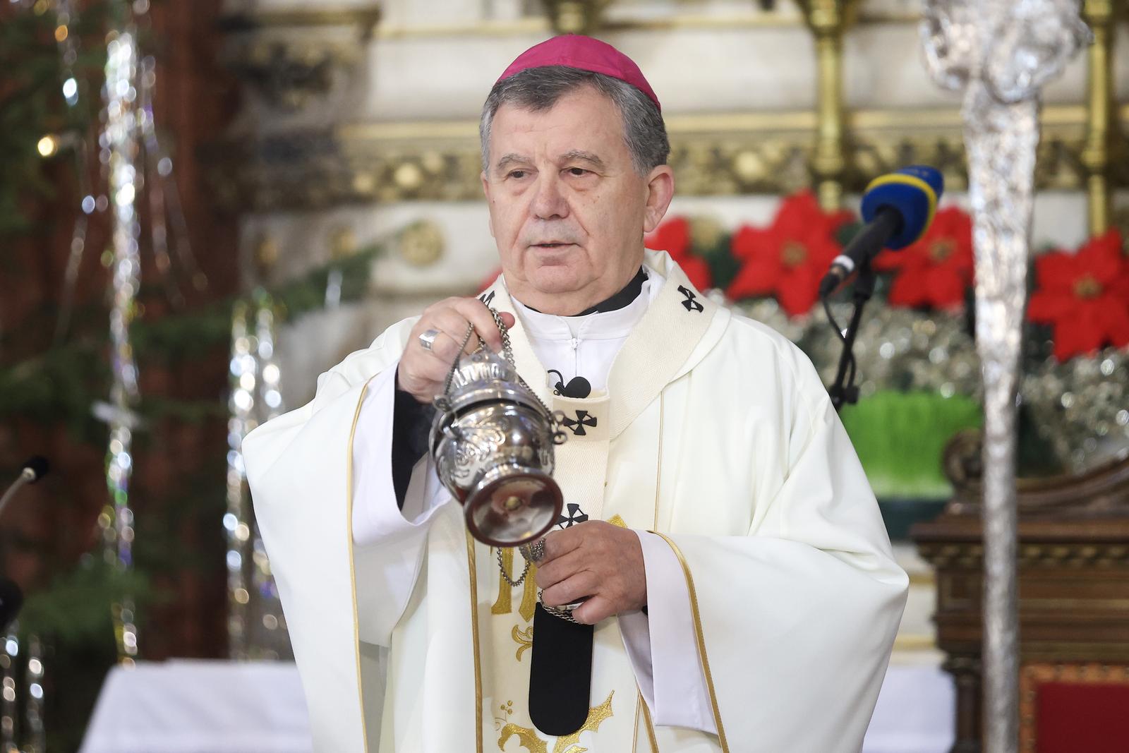 25.12.2023., Sarajevo, Bosna i Hercegovina -  vrhbosanski nadbiskup metropolit mons. Tomo Vuksic predvodio svecanu sv. misu na svetkovinu Bozica u sarajevskoj katedrali Srca Isusova. Photo: Armin Durgut/PIXSELL