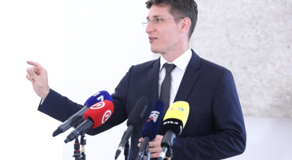 26.09.2023., Zagreb - Na konferenciji za medije  odrzanoj u Saboru oaktualnim temema govorio je Zvonimir Troskot. Photo: Patrik Macek/PIXSELL