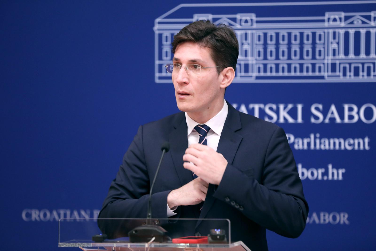 27.11.2023., Zagreb - Na konferenciji za medije Kluba zastupnika Mosta odrzanoj u Saboru o temi „ Afera gmail u kojoj HEP namjesta poslove odredjenim tvrtkama“ govorio je zastupnik Zvonimir Troskot.
 Photo: Patrik Macek/PIXSELL