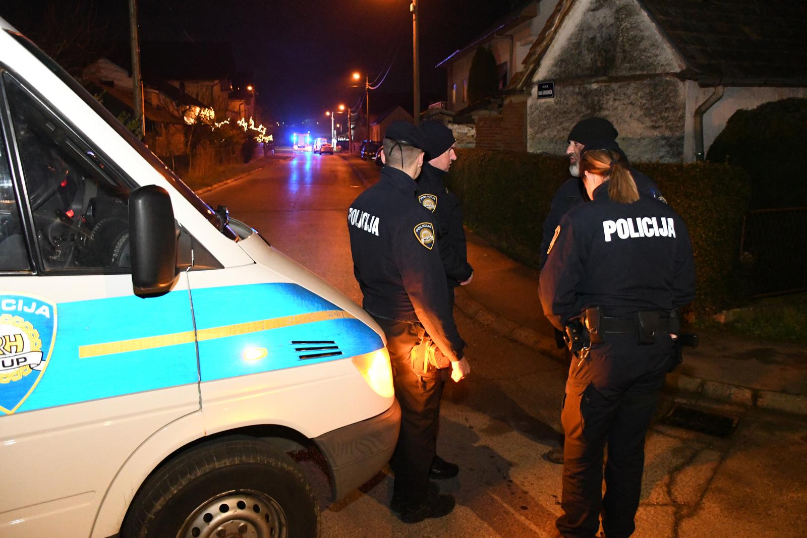 27.12.2023., Bjelovar - U prigradskom naselju Josine blokirana je ulica zbog naleta vozila na pjesaka koji je od zadobivenih ozljeda preminuo na mjestu dogadjaja. U tijeku je policijski ocevid, a nesluzbeno se doznaje da je nakon svadje dvojice muskaraca zrtva namjerno pregazena automobilom. Photo: Damir Spehar/PIXSELL