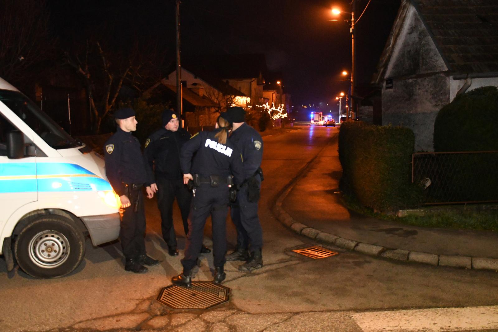 27.12.2023., Bjelovar - U prigradskom naselju Josine blokirana je ulica zbog naleta vozila na pjesaka koji je od zadobivenih ozljeda preminuo na mjestu dogadjaja. U tijeku je policijski ocevid, a nesluzbeno se doznaje da je nakon svadje dvojice muskaraca zrtva namjerno pregazena automobilom. Photo: Damir Spehar/PIXSELL