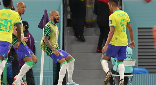 27.11.2022., Stadion 974, Katar - FIFA Svjetsko prvenstvo, skupina G, 2. kolo, Brazil - Svicarska. Carlos Casemiro, Dani Alves, Fabinho Photo: Goran Stanzl/PIXSELL