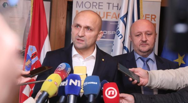 28.11.2023.,Split - Potpredsjednik Vlade i ministar obrane Ivan Anusic sastao se s predsjednikom Uprave Brodosplita d.d. Tomislavom Debeljakom nakon cega su dali izjave za medije. Photo: Ivo Cagalj/PIXSELL