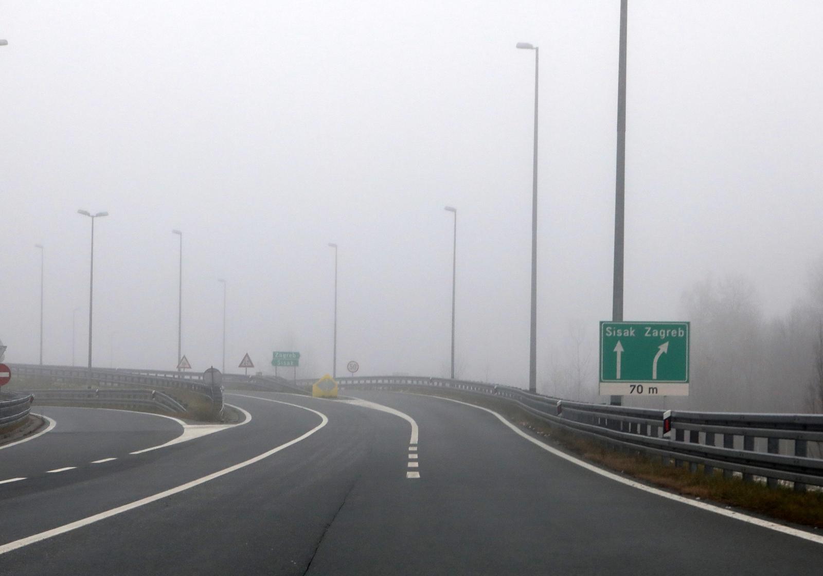 28.10.2021., Velika Gorica - Magla otezava promet u unutrasnjosti Hrvatske. Photo: Zeljko Hladika/PIXSELL