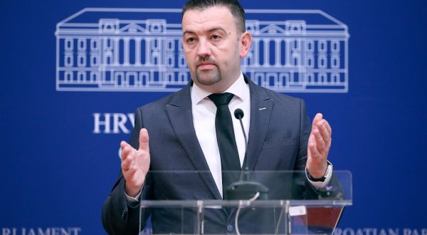 29.11.2023., Zagreb - Na konferenciji za medije odrzanoj u Saboru zastupnik Marijan Pavlicek govoro je o prosvjedu seljaka i aktualnim temama unutarnje politike.
 Photo: Patrik Macek/PIXSELL