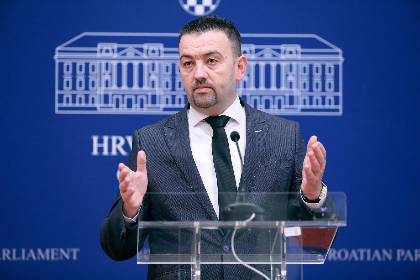 29.11.2023., Zagreb - Na konferenciji za medije odrzanoj u Saboru zastupnik Marijan Pavlicek govoro je o prosvjedu seljaka i aktualnim temama unutarnje politike.
 Photo: Patrik Macek/PIXSELL