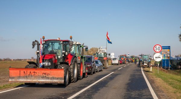 29.11.2023., Zupanja - Svinjogojci u istocnoj Slavoniji i dalje su na prosvjednim punktovima. Photo: Borna Jaksic/PIXSELL