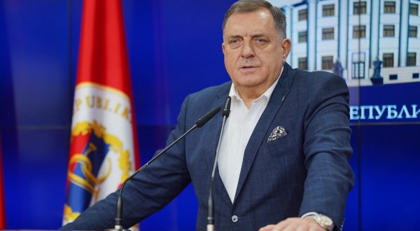 29.11.2023., Palata Republike, Banja Luka (BiH) – Predsjednik RS Milorad Dodik odrzao pres konferenciju na kojoj je govorio o ministru obrane BiH Zukanu Helezu, postojanju paradzemata u BiH, predstojecem putu u Moskvu, kao i ocjeni Ustavnog suda RS da entitetski Ustav ne predvidja intervenciju visokog predstavnika u BiH. Photo: Dejan Rakita/PIXSELL