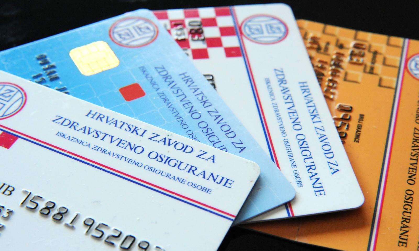 31.03.2015., Sibenik - Zdravstvena iskaznica i kartica dopunskog osiguranja. "nPhoto: Dusko Jaramaz/PIXSELL