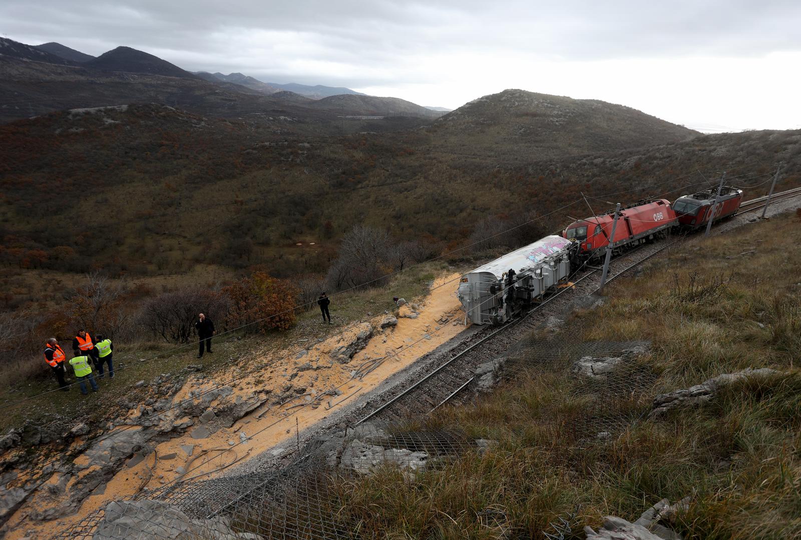 11.12.2023., Rijeka - Izmedju kolodvora Meja i Škrljevo jutros u 8:49 došlo je do sudara teretnog vlaka prijevoznika Rail Cargo Carrier - Croati i pružnog vozila TMD HŽ Infrastrukture, a prema prvim informacijama, ozlijeđenih nema. Photo: Nel Pavletic/PIXSELL