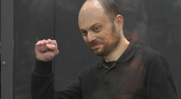 FILE - Russian opposition activist Vladimir Kara-Murza gestures standing in a glass cage in a courtroom during announcement of the verdict on appeal at the Moscow City Court in Moscow, Russia, on July 31, 2023. Most Russian opposition figures are either in prison at home or are in exile abroad. But they vow that they will still put up a fight against President Vladimir Putin as he seeks yet another term in office in an election scheduled for March.(AP Photo, File)