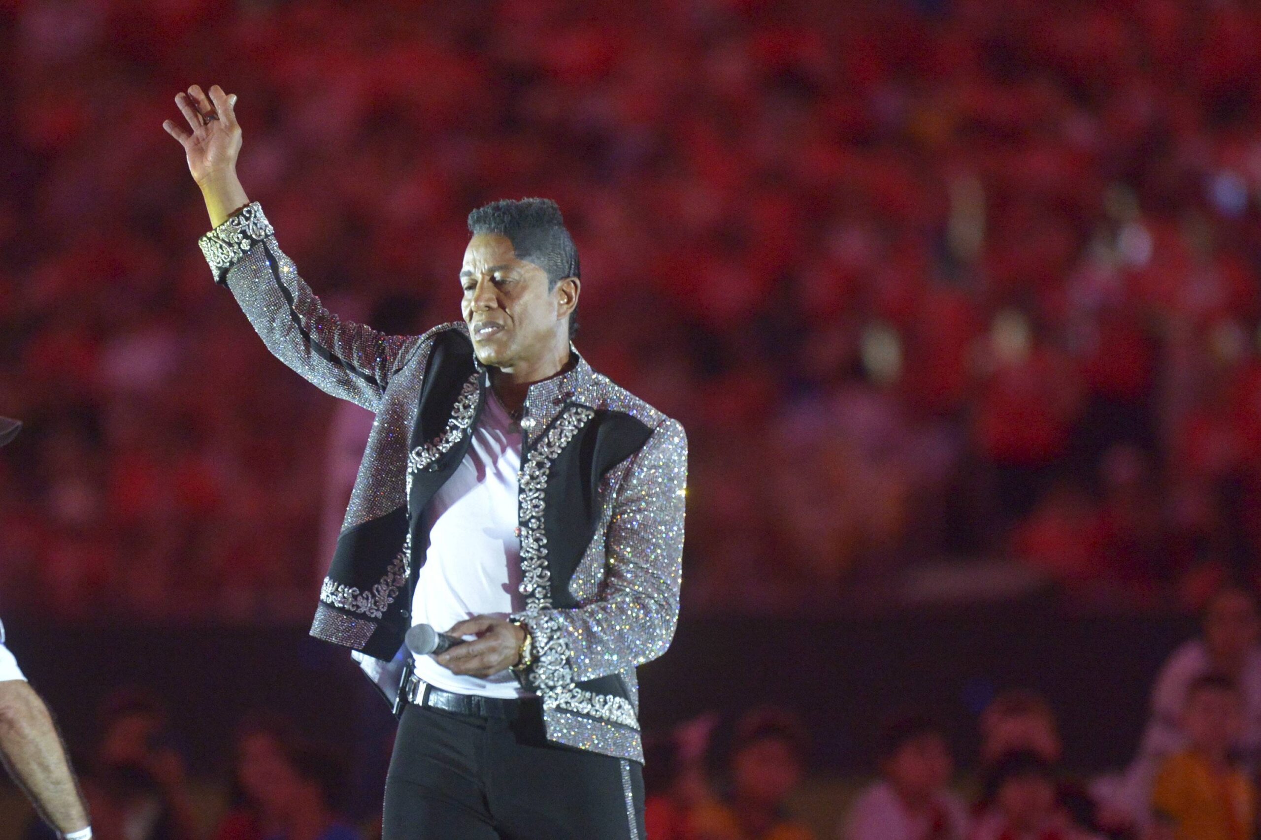 Jogo das Estrelas do Zico RIO DE JANEIRO, RJ - 27.12.2017: JOGO DAS ESTRELAS DO ZICO - Singer Jermaine Jackson, former member of the Jackson Five group before the Zico Star Game held at the Maracana Stadium in Rio de Janeiro, RJ. (Photo: Celso Pupo/Fotoarena) x1453658x PUBLICATIONxNOTxINxBRA CelsoxPupo