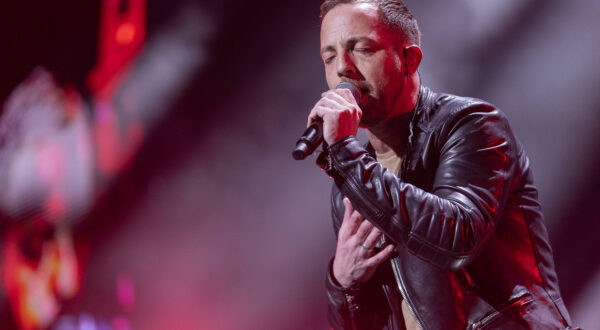 Night of the Proms, Köln, 22.12.2023 James Morrison - Am 22. und 23. Dezember gastiert das Klassik-meets-Pop-Festival Night of the Proms in der Lanxess-Arena in Köln. Dabei sind in diesem Jahr Toto, Anastacia, James Morrison, Aura Dione, Camouflage und Nathan Chan - und das Antwerp Philharmonic Orchestra unter der Leitung von Alexandra Arrieche. Es ist die 30. Ausgabe der Night of the Proms seit 1994 - in Köln fand die 400. deutsche Show statt. Köln Lanxess Arena NRW Deutschland *** Night of the Proms, Cologne, 22 12 2023 James Morrison On 22 and 23 December, the classical music meets pop festival Night of the Proms will be held at the Lanxess Arena in Cologne This years line-up includes Toto, Anastacia, James Morrison, Aura Dione, Camoufla Copyright: xBEAUTIFULxSPORTS/Derixx