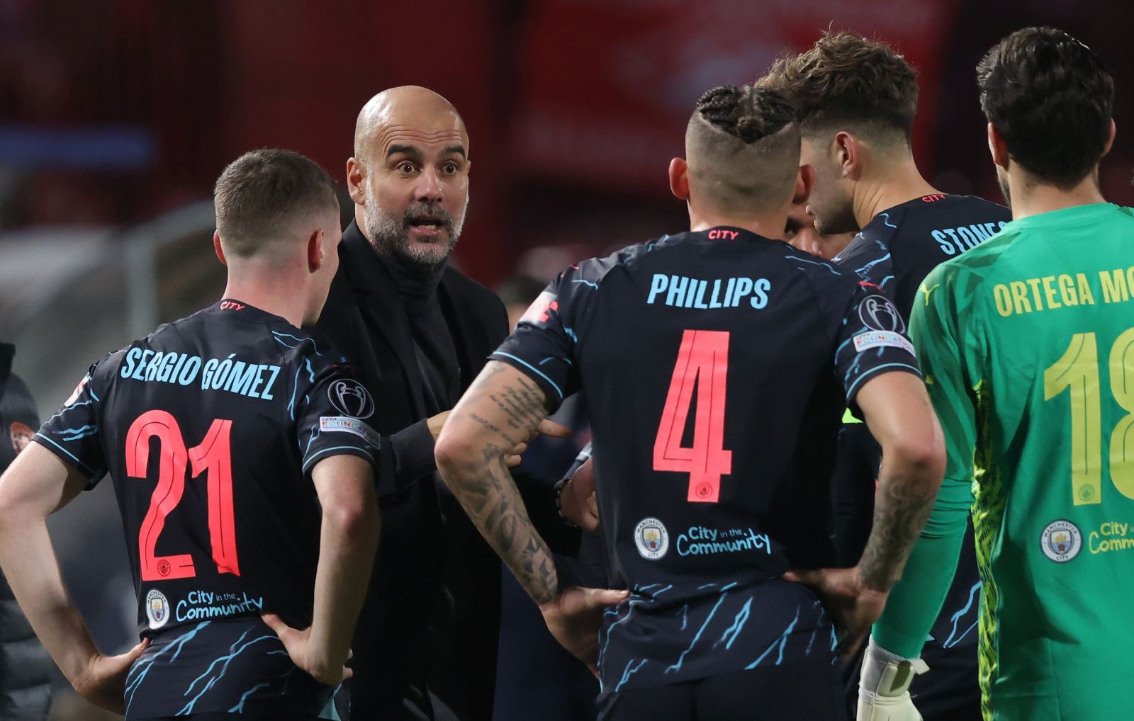 epa11027279 Manchester City's head coach Pep Guardiola (2-L) instructs his players during the UEFA Champions league group G soccer match between Red Star and Manchester City in Belgrade, Serbia, 13 December 2023.  EPA/ANDREJ CUKIC