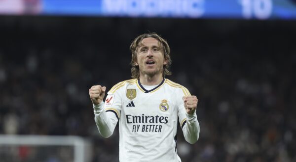 epa11035158 Real Madrid's Luka Modric celebrates after scoring the 4-1 goal during the Spanish LaLiga soccer match between Real Madrid and Villarreal CF, in Madrid, Spain, 17 December 2023.  EPA/Kiko Huesca