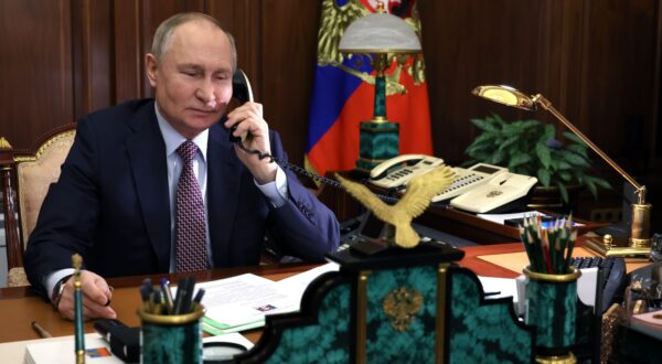 epa11039954 Russian President Vladimir Putin speaks on the phone with 13-year-old St. Petersburg schoolgirl Ksenia Mazneva as part of the 'Christmas Tree Wish' nationwide charity campaign, fulfilling children's Christmas wishes, in Moscow, Russia, 21 December 2023.  EPA/MIKHAEL KLIMENTYEV/SPUTNIK/KREMLIN POOL MANDATORY CREDIT