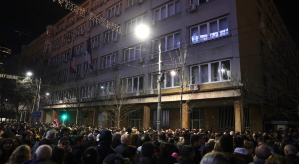 epa11044217 Opposition supporters gather during a protest in front of the Serbian Electoral commission in Belgrade, Serbia, 25 December 2023. Early official vote count after the Parliamentary and local elections on 17 December 2023 confirmed that the Serbian Progressive Party (SNS) had won the election in Serbia and secured a majority in the Parliament, but tensions grew high after the opposition reported irregularities in the capital Belgrade and called their supporters to protest in front of the Electoral commission.  EPA/ANDREJ CUKIC