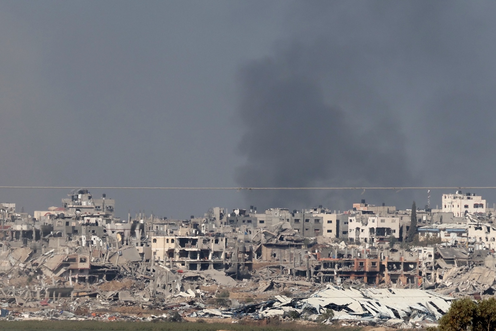 epa11052149 Smoke rises from ruined buildings in the Gaza Strip, as seen from an area near the border with Gaza in southern Israel, 01 January 2024. More than 21,600 Palestinians and at least 1,300 Israelis have been killed, according to the Palestinian Health Ministry and the Israel Defense Forces (IDF), since Hamas militants launched an attack against Israel from the Gaza Strip on 07 October, and the Israeli operations in Gaza and the West Bank which followed it. The Israeli military stated that its ground, air, and naval troops are 'continuing to conduct joint combat' across the Gaza Strip.  EPA/ABIR SULTAN