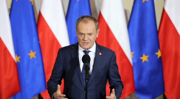 epa11055461 Polish Prime Minister Donald Tusk speaks during a press conference after a meeting of his cabinet at the PM's Office in Warsaw, Poland, 03 January 2024. Prime Minister Tusk announced that after the next cabinet meeting the government will present information on financial abuse in public institutions by the former ruling party, which he described as 'hair-raising'.  EPA/PAWEL SUPERNAK POLAND OUT