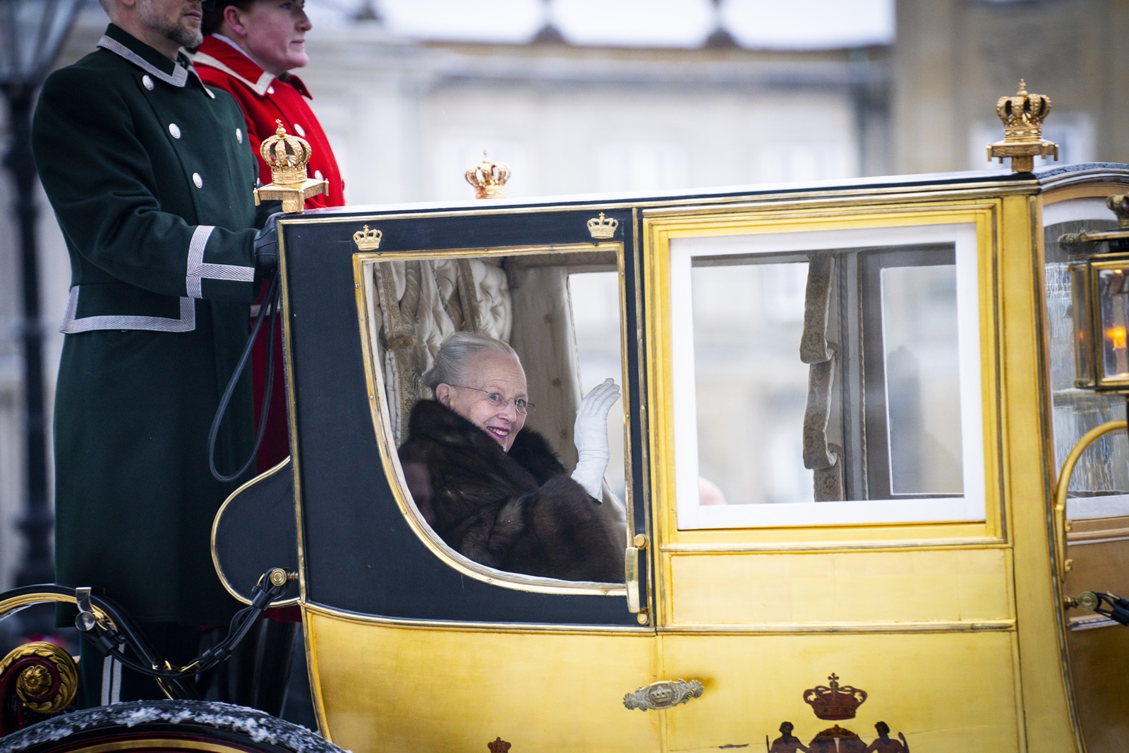 epa11056488 Denmark's Queen Margrethe is escorted by the Gardehusar Regiment's Horseskort in the gold carriage from Christian IX's Palace, Amalienborg to Christiansborg Palace for the New Year's reception, in Copenhagen, Denmark, 04 January 2024.  EPA/EMIL NICOLAI HELMS  DENMARK OUT