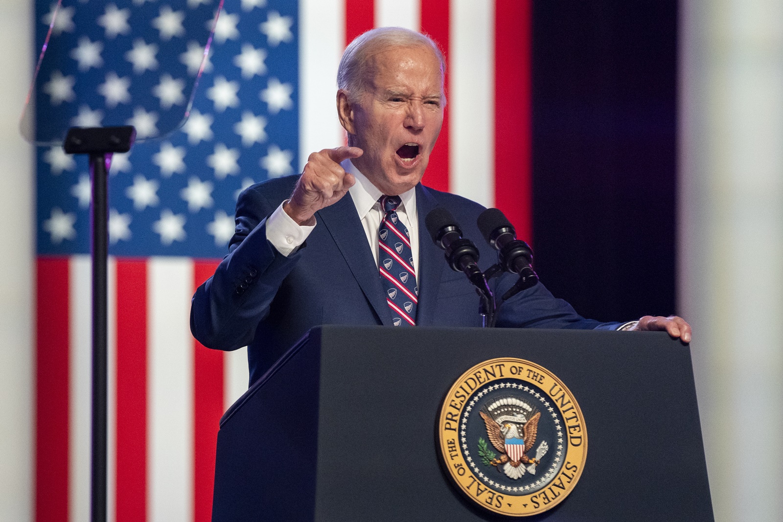 epa11059756 US President Joe Biden delivers remarks at a campaign event 10 miles from Valley Forge National Historical Park in Blue Bell, Pennsylvania, USA, 05 January 2024. President Biden's remarks focused on his criticism of Former US President Donald J. Trump calling him a threat to democracy and compared Trump's rhetoric to that of Nazi Germany.  EPA/SHAWN THEW