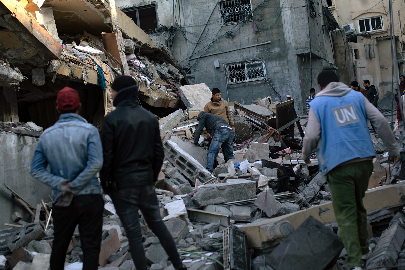 epa11061986 Palestinians from the Brais family search for missing people under the rubble following an Israeli air strike in Khan Yunis, southern Gaza Strip, 07 January 2024. More than 22,300 Palestinians and at least 1,300 Israelis have been killed, according to the Palestinian Health Ministry and the Israel Defense Forces (IDF), since Hamas militants launched an attack against Israel from the Gaza Strip on 07 October, and the Israeli operations in Gaza and the West Bank which followed it.  EPA/HAITHAM IMAD