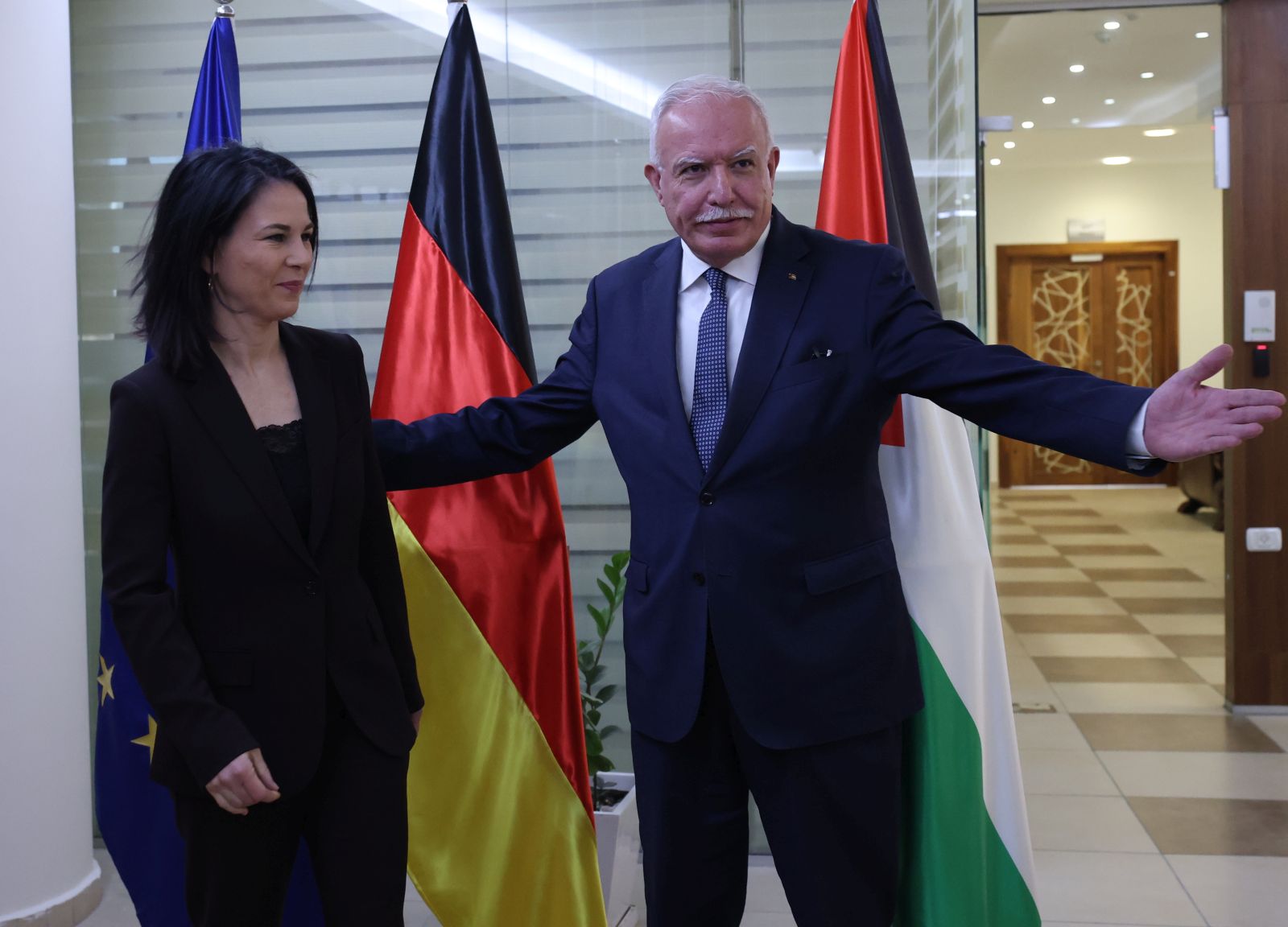 epa11064219 Palestinian Foreign Minister Reyad al-Maleki (R) welcomes his German counterpart Annalena Baerbock (L) for a meeting dirong her visit to the West Bank town of Ramallah, 08 January 2024. Baerbock also visited Israel on her currently trip to the Middle East.  EPA/ALAA BADARNEH