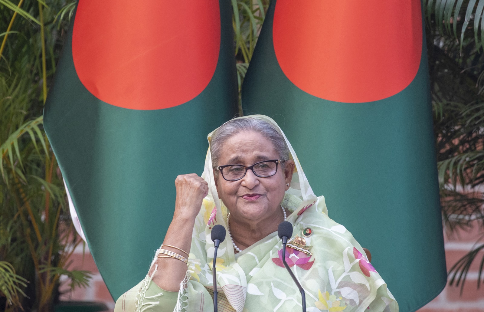 epaselect epa11064419 Bangladesh Prime Minister and Awami League President Sheikh Hasina addressing a meeting with foreign observers and journalists at the Prime Minister’s resident at Gono Bhaban in Dhaka, Bangladesh, 08 January, 2024. Bangladesh’s governing party, the Awami League, won the 12th Parliamentary elections, giving its Prime Minister Sheikh Hasina a fourth consecutive term.  EPA/MONIRUL ALAM
