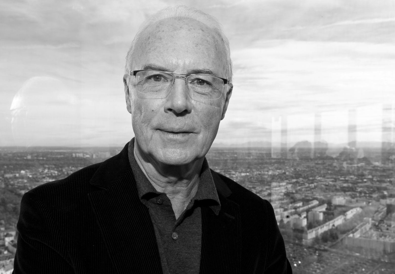 epa11064735 (FILE) A file photograph shows former Geman soccer player and coach, Franz Beckenbauer, standing on the viewing platform of the television tower after a press conference on Munich's Olympic candidacy in Munich, Germany, 04 November 2013, re-issued 08 January 2024. Beckenbauer passed away on 07 January 2024 aged 78, as his family confirmed on 08 January.  EPA/INGA KJER  GERMANY OUT *** Local Caption *** 51088787