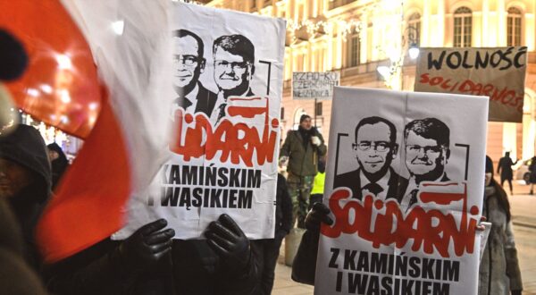 epa11066597 Opposition supporters holds portraits of former Interior Minister Mariusz Kaminski and ex-deputy Interior Minister Maciej Wasik during a protest against the detention of two MPs from the Law and Justice party in front of the Presidential Palace in Warsaw, Poland, 09 January 2024. Opposition politicians have expressed their outrage over the detention of two MPs from the Law and Justice party who have been convicted of abuse of power. Mariusz Kaminski, a former interior minister, and Maciej Wasik, his ex-deputy, were detained by police officers at the Presidential Palace on 09 January evening. In December 2023, Kaminski and Wasik were sentenced to two years in prison for masterminding an anti-corruption provocation in 2007 when they were heading the Central Anti-Corruption Bureau (CBA). Earlier on 09 January, the police received documents containing an order issued by a Warsaw court to take both politicians into custody. 'In the Tusk-owned state, Civic Platform politicians charged with corruption are free, either in the Sejm, the lower house of parliament, or in the European Parliament,' Mariusz Blaszczak, the head of the Law and Justice (PiS) parliamentary caucus, wrote. ' And PiS politicians, who have been fighting against corruption during their entire political careers, are being sent to prison,' Blaszczak continued, adding that both politicians had been pardoned by the president and were still MPs.  EPA/Radek Pietruszka POLAND OUT